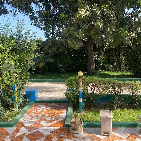 One World Village Guesthouse Bakau Exterior foto
